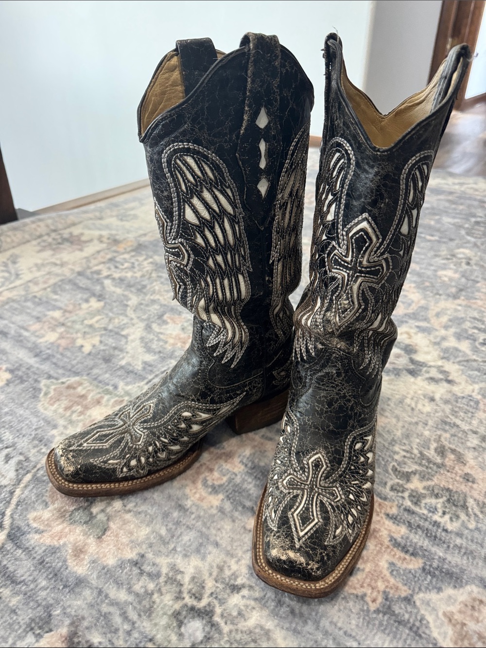 Women’s Corral Black Wing-Embroidered Western Cowboy Boots